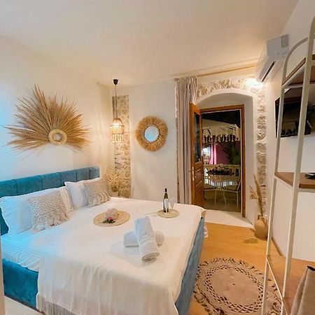Bohemian Boutique Suites Vlorë Extérieur photo